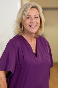 Medizinische Fachangestellte im Behandlungsraum der Praxis Herz und Darm in Hamburg